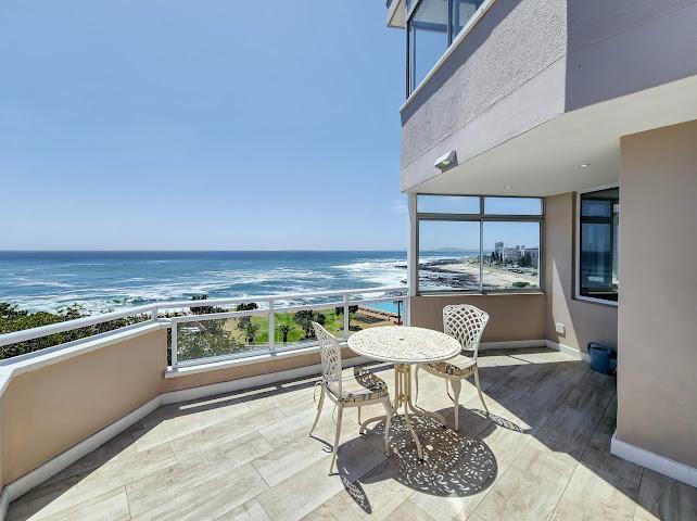 2 Bedroom Property for Sale in Sea Point Western Cape